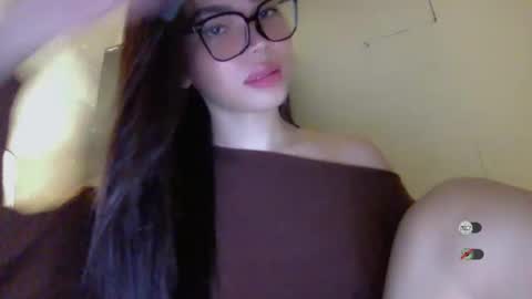 Snapshot of ms_guniguni chatting on 11-14-25, 08:29 Lara online show from 11-14-25, 08:29
