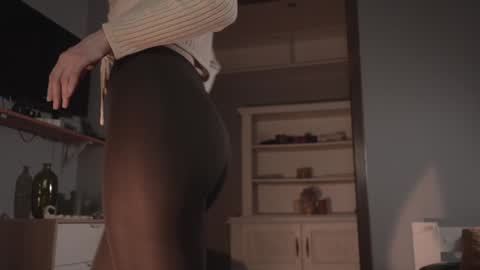 Snapshot of ms_lorelei chatting on 12-20-24, 08:12 Lore online show from 12-20-24, 08:12