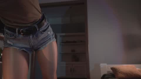 Snapshot of ms_lorelei chatting on 01-03-25, 08:01 Lore online show from 01-03-25, 08:01