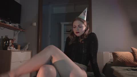 Snapshot of ms_lorelei chatting on 01-07-25, 09:03 Lore online show from 01-07-25, 09:03