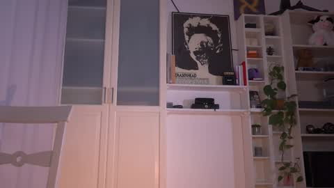 Snapshot of ms_lorelei chatting on 11-07-25, 08:09 Lore online show from 11-07-25, 08:09