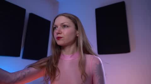 Snapshot of ms_lorelei chatting on 01-11-26, 08:14 Lore online show from 01-11-26, 08:14