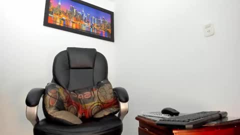 Snapshot of ms_lunarose chatting on 10-26-25, 01:11 ms_lunarose online show from 10-26-25, 01:11