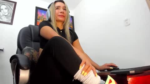 Snapshot of ms_lunarose chatting on 11-20-25, 12:55 ms_lunarose online show from 11-20-25, 12:55