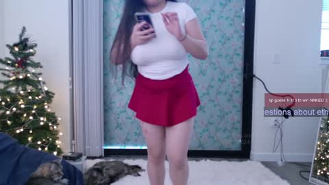 Snapshot of ms_mochii chatting on 12-21-24, 07:49 R o r i SnapChat heyroriv2 wednesday - sunday Noon oclock mountain - 5pm mountain online show from 12-21-24, 07:49