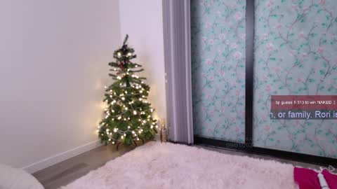 Snapshot of ms_mochii chatting on 01-01-25, 03:13 R o r i SnapChat heyroriv2 wednesday - sunday Noon oclock mountain - 5pm mountain online show from 01-01-25, 03:13