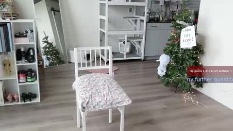 Snapshot of ms_mochii chatting on 10-10-25, 06:40 R o r i SnapChat heyroriv2 wednesday - sunday Noon oclock mountain - 5pm mountain online show from 10-10-25, 06:40