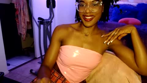 Snapshot of msemonibrown chatting on 05-06-26, 05:46 CocoSage online show from 05-06-26, 05:46