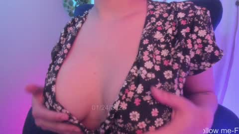 Snapshot of mslalune chatting on 01-25-25, 06:12 Meg  Vero online show from 01-25-25, 06:12