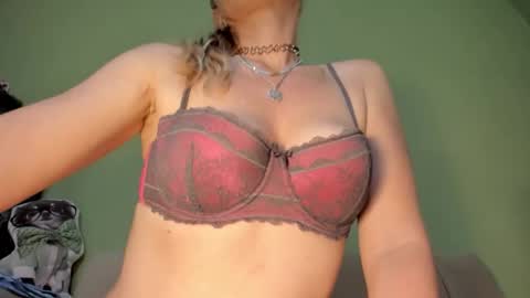 Snapshot of mspurrfectlove chatting on 12-01-25, 03:50 MsPurrfectLove online show from 12-01-25, 03:50