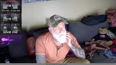 Snapshot of mtlbiker chatting on 01-12-26, 07:52 BikerDude online show from 01-12-26, 07:52