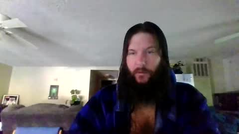 Snapshot of mudge chatting on 12-28-24, 01:49 Mudge online show from 12-28-24, 01:49