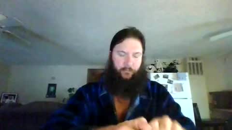 Snapshot of mudge chatting on 12-29-24, 01:28 Mudge online show from 12-29-24, 01:28