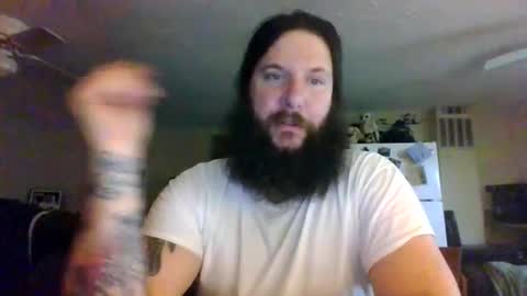 Snapshot of mudge chatting on 01-01-25, 02:41 Mudge online show from 01-01-25, 02:41