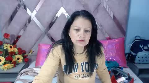 Snapshot of mulan_sexy01 chatting on 12-31-24, 02:47 Mulan online show from 12-31-24, 02:47