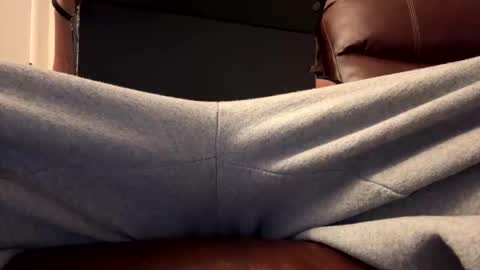 Snapshot of mullato_milkshake chatting on 11-21-25, 10:52 Kai online show from 11-21-25, 10:52