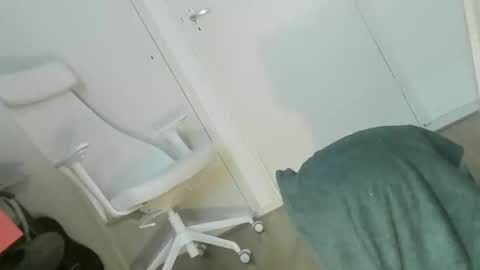 Snapshot of mundanephotos chatting on 03-06-25, 09:03 mundanephotos online show from 03-06-25, 09:03