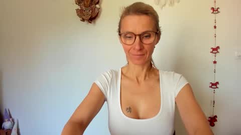 LOVELY JULIA  Peter DAY online show from 03-23-26, 09:02