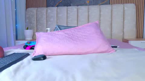 Snapshot of muriel_belovv chatting on 07-02-26, 03:23 Tell me Sofi online show from 07-02-26, 03:23