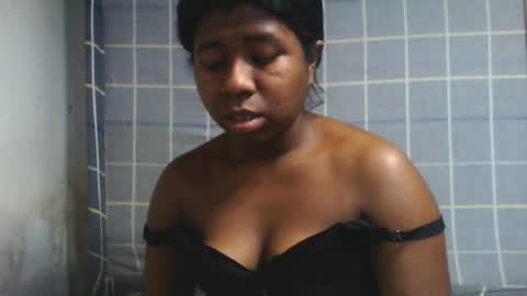 Snapshot of murielleee chatting on 07-06-26, 04:53 murielleee online show from 07-06-26, 04:53
