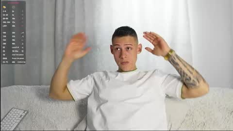 Snapshot of muscle_king_cum chatting on 10-10-25, 01:10 muscle_king_cum online show from 10-10-25, 01:10