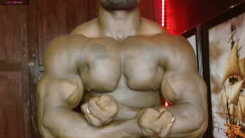 Snapshot of musclegodsammy23 chatting on 05-11-26, 01:00 musclegod23 online show from 05-11-26, 01:00