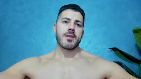 Snapshot of muscularmaster chatting on 12-30-24, 10:23 muscularmaster onlyfans online show from 12-30-24, 10:23