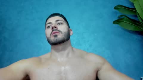 Snapshot of muscularmaster chatting on 10-19-25, 08:31 muscularmaster onlyfans online show from 10-19-25, 08:31