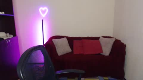 Snapshot of muse_kitty_jenia chatting on 02-19-25, 05:05 Jenya online show from 02-19-25, 05:05