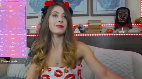 Snapshot of musedollx chatting on 10-28-25, 08:22 Luna online show from 10-28-25, 08:22