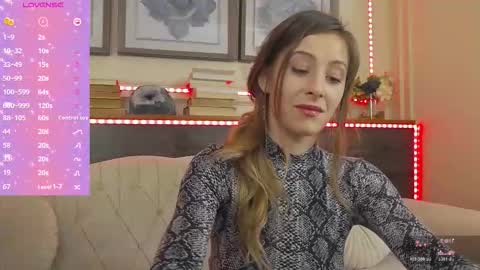 Snapshot of musedollx chatting on 11-12-25, 07:24 Luna online show from 11-12-25, 07:24