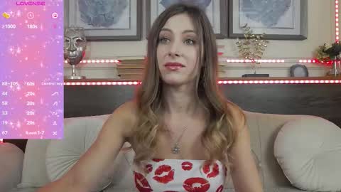 Snapshot of musedollx chatting on 11-16-25, 06:46 Luna online show from 11-16-25, 06:46