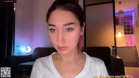 Snapshot of museleks chatting on 10-27-25, 12:36 Aleksa online show from 10-27-25, 12:36