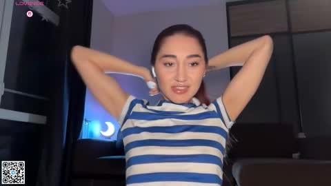 Snapshot of museleks chatting on 11-25-25, 01:16 Aleksa online show from 11-25-25, 01:16