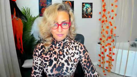 Diana online show from 10-30-25, 11:44