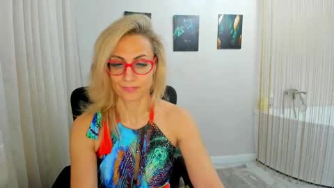Snapshot of museofstage chatting on 05-12-26, 11:40 Diana online show from 05-12-26, 11:40