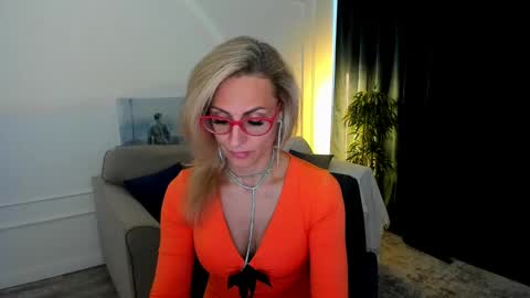 Snapshot of museofstage chatting on 05-19-26, 12:00 Diana online show from 05-19-26, 12:00