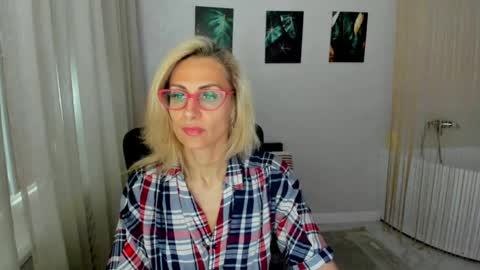 Snapshot of museofstage chatting on 05-25-26, 12:00 Diana online show from 05-25-26, 12:00