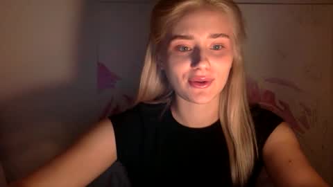 Snapshot of musescorner chatting on 10-17-25, 04:53 musescorner online show from 10-17-25, 04:53