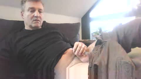 nobuddy online show from 12-24-24, 01:06
