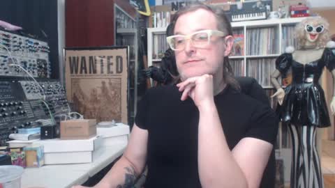 Snapshot of muziknerd chatting on 05-24-26, 06:51 Muziknerd online show from 05-24-26, 06:51