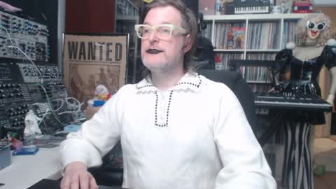 Snapshot of muziknerd chatting on 05-30-26, 05:59 Muziknerd online show from 05-30-26, 05:59