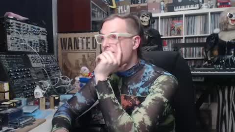 Snapshot of muziknerd chatting on 06-21-26, 07:55 Muziknerd online show from 06-21-26, 07:55