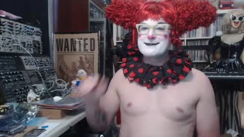Snapshot of muziknerd chatting on 06-26-26, 12:59 Muziknerd online show from 06-26-26, 12:59