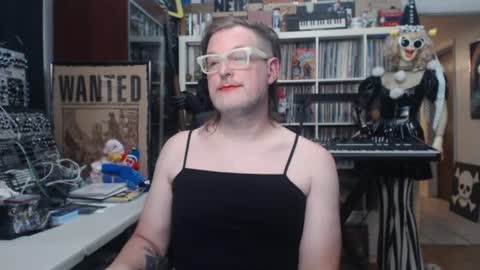 Snapshot of muziknerd chatting on 07-25-26, 03:15 Muziknerd online show from 07-25-26, 03:15