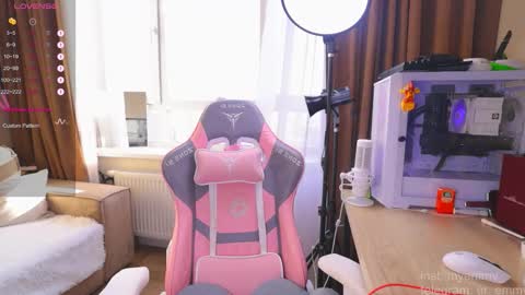 Snapshot of my_emmy chatting on 02-28-26, 09:21 Emmy online show from 02-28-26, 09:21