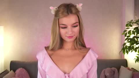 Polly online show from 09-25-25, 03:16