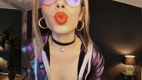 Snapshot of my_maite chatting on 09-26-25, 01:04 Maite online show from 09-26-25, 01:04