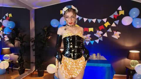 Snapshot of my_maite chatting on 09-27-25, 12:43 Maite online show from 09-27-25, 12:43