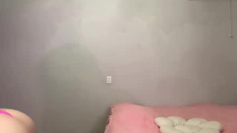 Lola online show from 10-15-25, 03:45